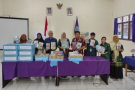 Dukung kemajuan dunia pendidikan, Bank Kalteng salurkan CSR untuk STIE YBPK