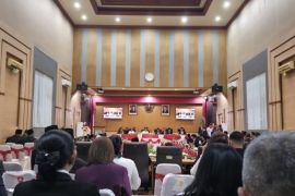 Gubernur Maluku minta Wali Kota Ambon terapkan penyesuaian kebijakan efisiensi APBD