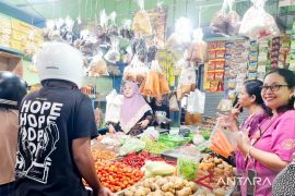 Sejumlah harga bahan kebutuhan pokok di Situbondo merangkak naik