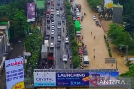 Flood has paralyzed public activities: Bekasi Mayor