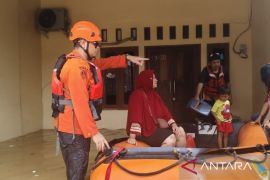 Bupati Bekasi instruksikan jajaran lakukan aksi cepat tanggap darurat banjir