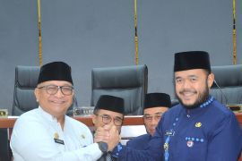 Wako Fadly Amran lakukan Sertijab dengan Penjabat (Pj) Wali Kota Padang Andree Algamar