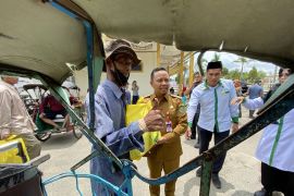 BAZNAS Tapin salurkan 1.300 paket Ramadhan