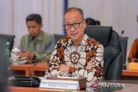 Menperin sebut manufaktur banyak serap tenaga kerja baru dibanding PHK