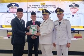 Usai sertijab dengan Pj, Hendri Arnis-Allex Saputra resmi pimpin Padang Panjang