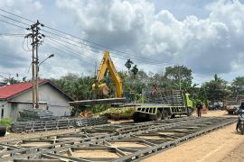 Jembatan bailey solusi cepat sambung jalur Jambi-Padang