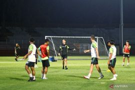 Munster coba rotasi pemain dan ganti strategi saat hadapi PSM Makassar