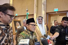 Raja Salman bagikan mushaf Al-quran dan 40 ton kurma selama Ramadan