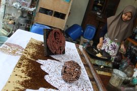 Batik motif relief candi di Malang