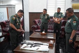 Pangdam IM terima empat pucuk senjata dari masyarakat