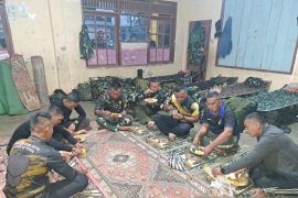 Bangun hubungan sosial, Satgas TMMD Agam buka puasa bersama warga