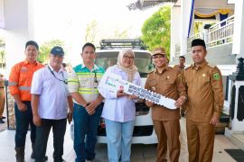 Pemkab Tabalong terima bantuan mobil operasional dari Adaro
