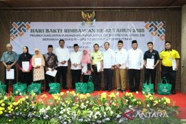 Wakil Menteri dan pegawai  Kemenhut tunaikan zakat fitrah lewat Baznas