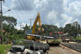 Perakitan jembatan bailey di Jalinsum Bungo terkendala cuaca