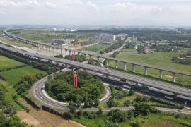 Kehadiran KCIC di Karawang bisa menjadi solusi kemacetan tol Japek