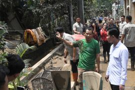 Wapres Gibran minta kebutuhan makanan di posko pengungsi banjir diperhatikan