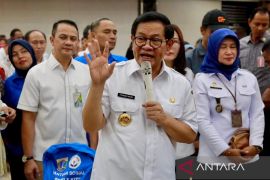 BPJAMSOSTEK-Pemprov DKI beri 1.100 porsi makanan bagi korban banjir