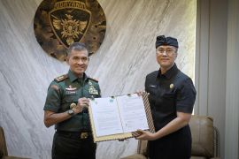 Pemkab Badung dan Kodam Udayana atasi sampah laut