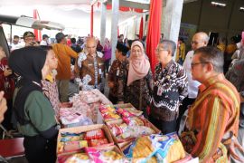 Pemkab Sleman menggelar operasi pasar murah guna jaga stabilitas harga