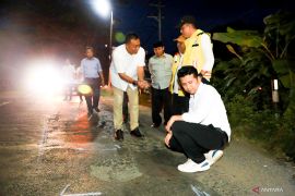 Tiga tim diterjunkan perbaiki jalan berlubang di pantura Situbondo