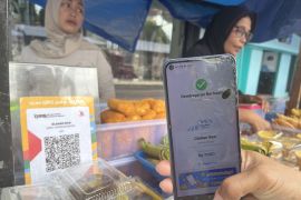 Pedagang  takjil di Ambon gunakan sistem pembayaran digital