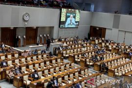 Rapat Paripurna DPR setujui  laporan Komisi II evaluasi Pimpinan DKPP