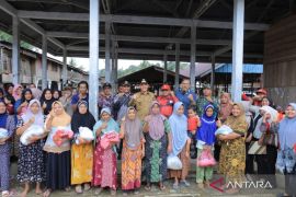 Pemkab Pasaman salurkan bantuan sembako korban banjir
