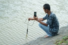 Uji kualitas air sungai Tulungagung