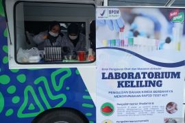 Uji sampel jajanan takjil di Tulungagung