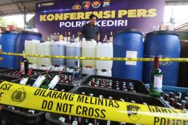Ungkap kasus pemalsuan minuman keras di Kediri
