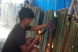 Pembuatan lemang khas Pontianak