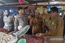 Pemkab Sumenep gelar operasi pasar selama Ramadhan