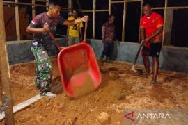 Satgas TMMD bekerja siang malam percepat pekerjaan rehab Mushola Talusi