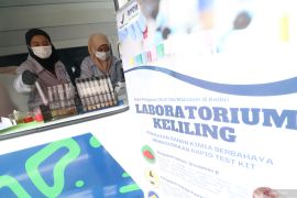 Uji kelayakan makanan di pasar takjil Kediri