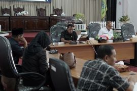 Gabungan Komisi DPRD HSS- Eksekutif kembali bahas raperda ketenagakerjaan