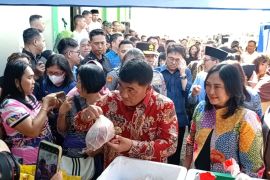 Pemprov Sulut salurkan 37.500 kg beras gratis untuk  masyarakat miskin