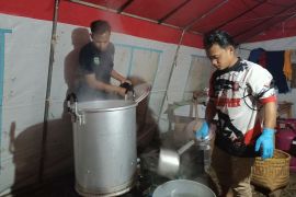 Tagana Tasikmalaya menyiapkan bantuan pangan untuk korban tanah bergerak