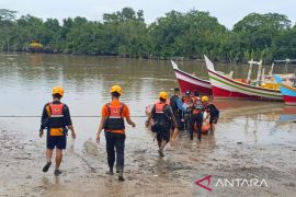 Tim gabungan Babel cari warga jatuh di Sungai Pelabuhan Gantung
