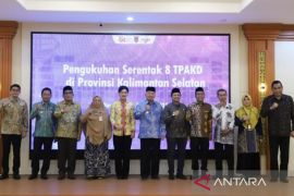 Delapan Tim Percepatan Akses Keuangan Daerah Kalsel  dikukuhkan