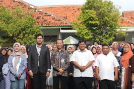 OJK Cirebon memperkuat literasi keuangan syariah untuk kalangan pelajar