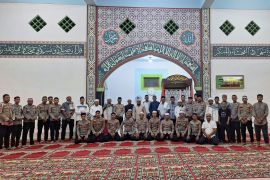 Polres Bursel salat tarawih di berbagai masjid jaga Kamtibmas