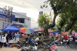 Berburu takjil di Bengkulu: Antusiasme tinggi di Jalan S Parman, Padang Jati