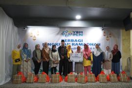 YBM PLN UIW MMU berbagi berkah Ramadhan ke anak yatim dan duafa di Maluku Malut
