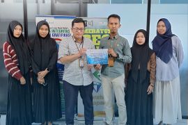 UPZ Bank Kalsel berikan bantuan pendidikan 32 anak yatim piatu