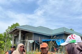 Hendry Munief bawa tenaga medis tinjau banjir Rumbai