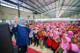 Disnakertrans Jatim ingatkan seluruh perusahaan bayar THR tepat waktu