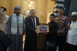 Bosowa Peduli targetkan 1.000 paket pangan untuk pengurus masjid di Mamminasata