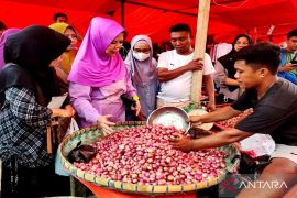 Wagub Gorontalo pantau harga pangan di pasar tradisional
