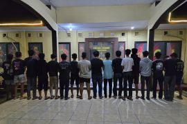 Polres Serang gagalkan aksi perang sarung hingga balap liar