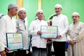Bupati Banjar bantu dua yayasan hampir setengah miliar di Aluh-Aluh
